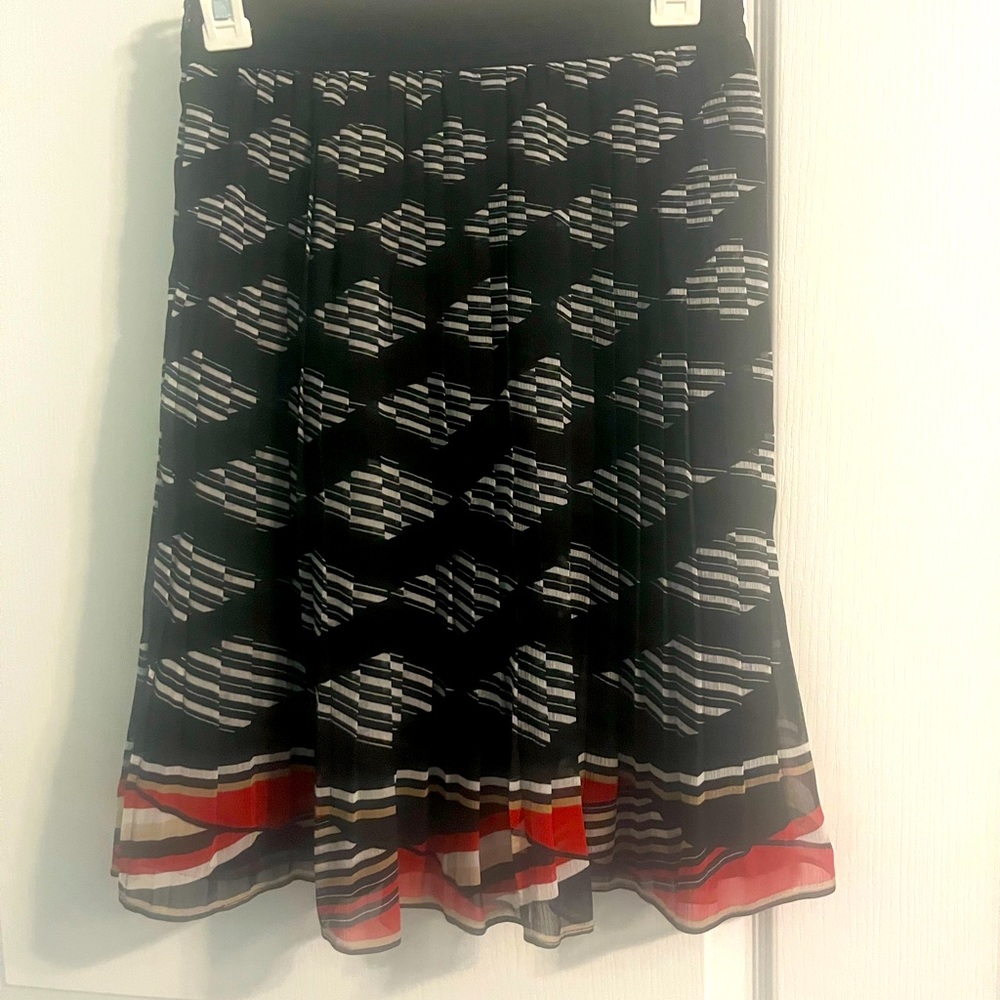 White House skirt